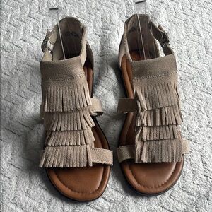 Minnetonka Fringe Suede Sandals - Tan Size 9 NWOT